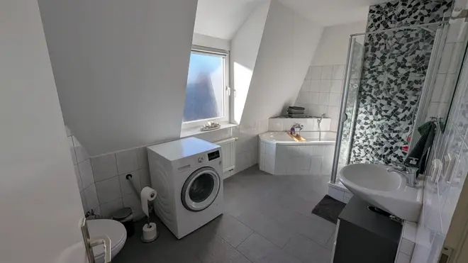 4 Zimmer Wohnung mit 100 m² in Karlsruhe – Bild 6