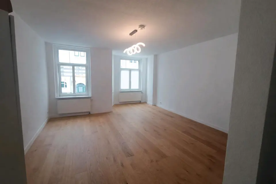 4 Zimmer Wohnung mit 105 m² in Plauen – Bild 1