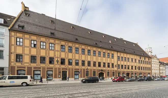 5 Zimmer Wohnung mit 126 m² in Augsburg – Bild 1
