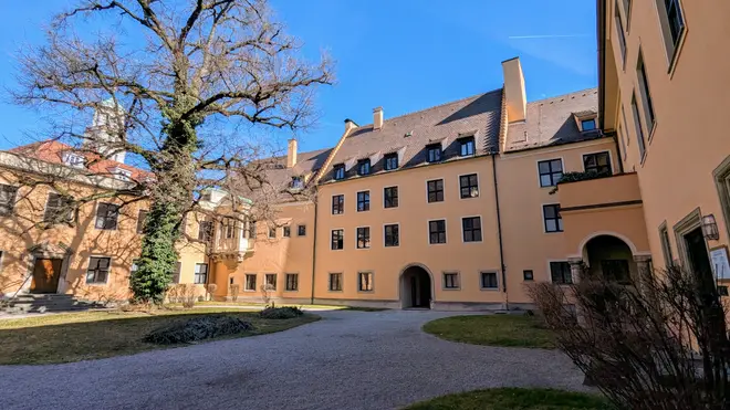 5 Zimmer Wohnung mit 126 m² in Augsburg – Bild 2