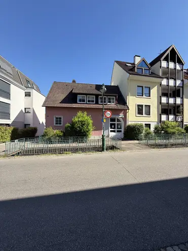 6 Zimmer Haus mit 200 m² in Freiburg im Breisgau – Bild 1