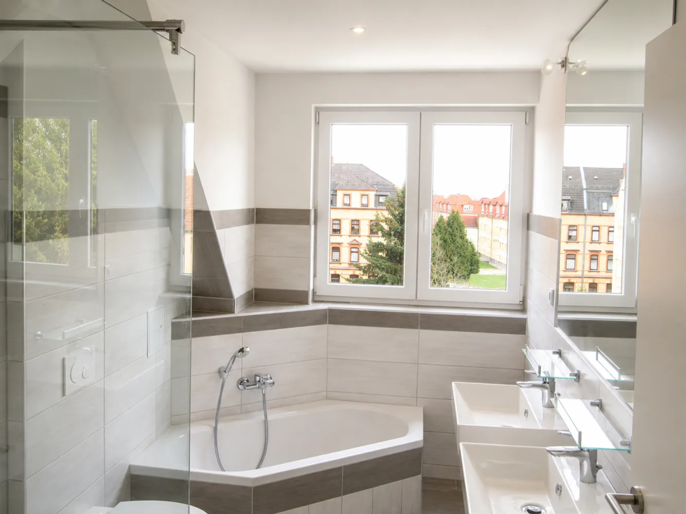 4 Zimmer Wohnung mit 75 m² in Zwickau – Bild 1