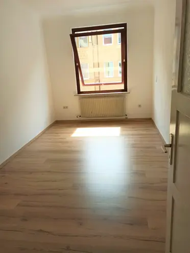 5 Zimmer Wohnung mit 115 m² in Nürnberg – Bild 2