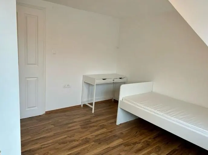 WG-Zimmer mit 11 m² in Sindelfingen – Bild 1