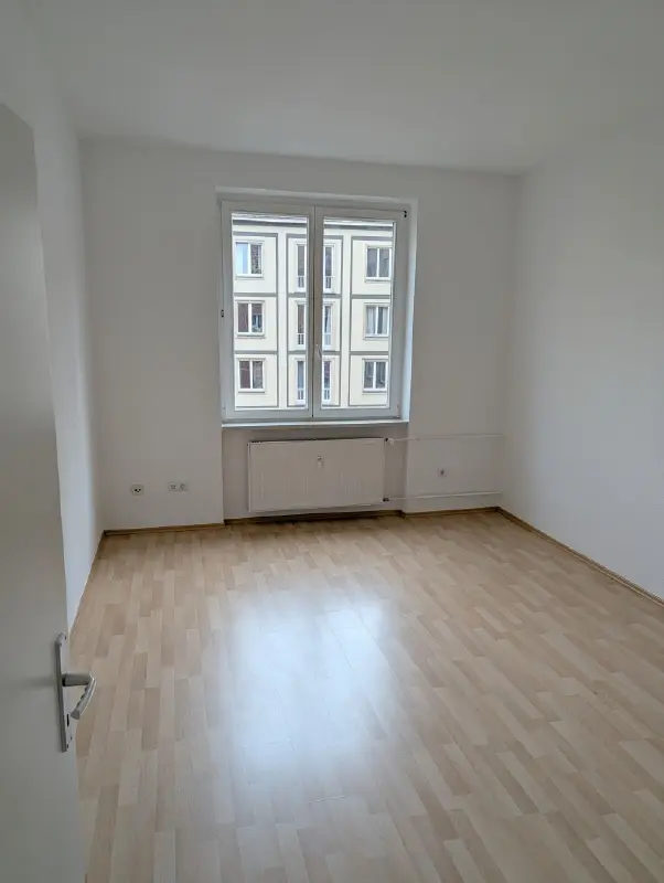 4 Zimmer Wohnung mit 102 m² in Dresden – Bild 1