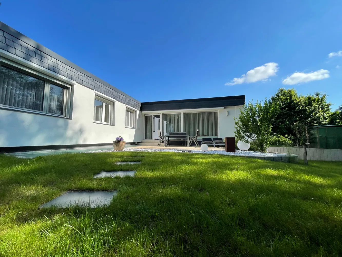 6 Zimmer Haus mit 190 m² in Stuttgart – Bild 1