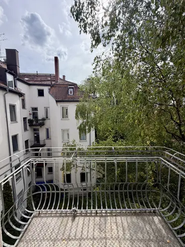 4 Zimmer Wohnung mit 130 m² in München – Bild 3