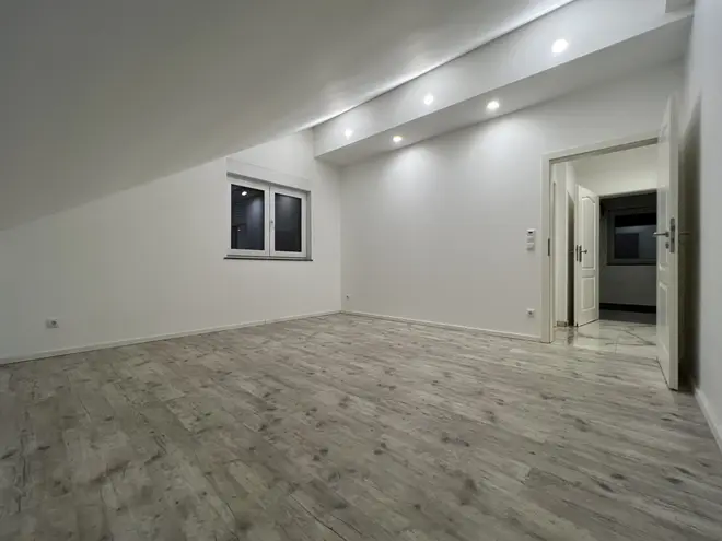 4 Zimmer Wohnung mit 135 m² in Neuss – Bild 9
