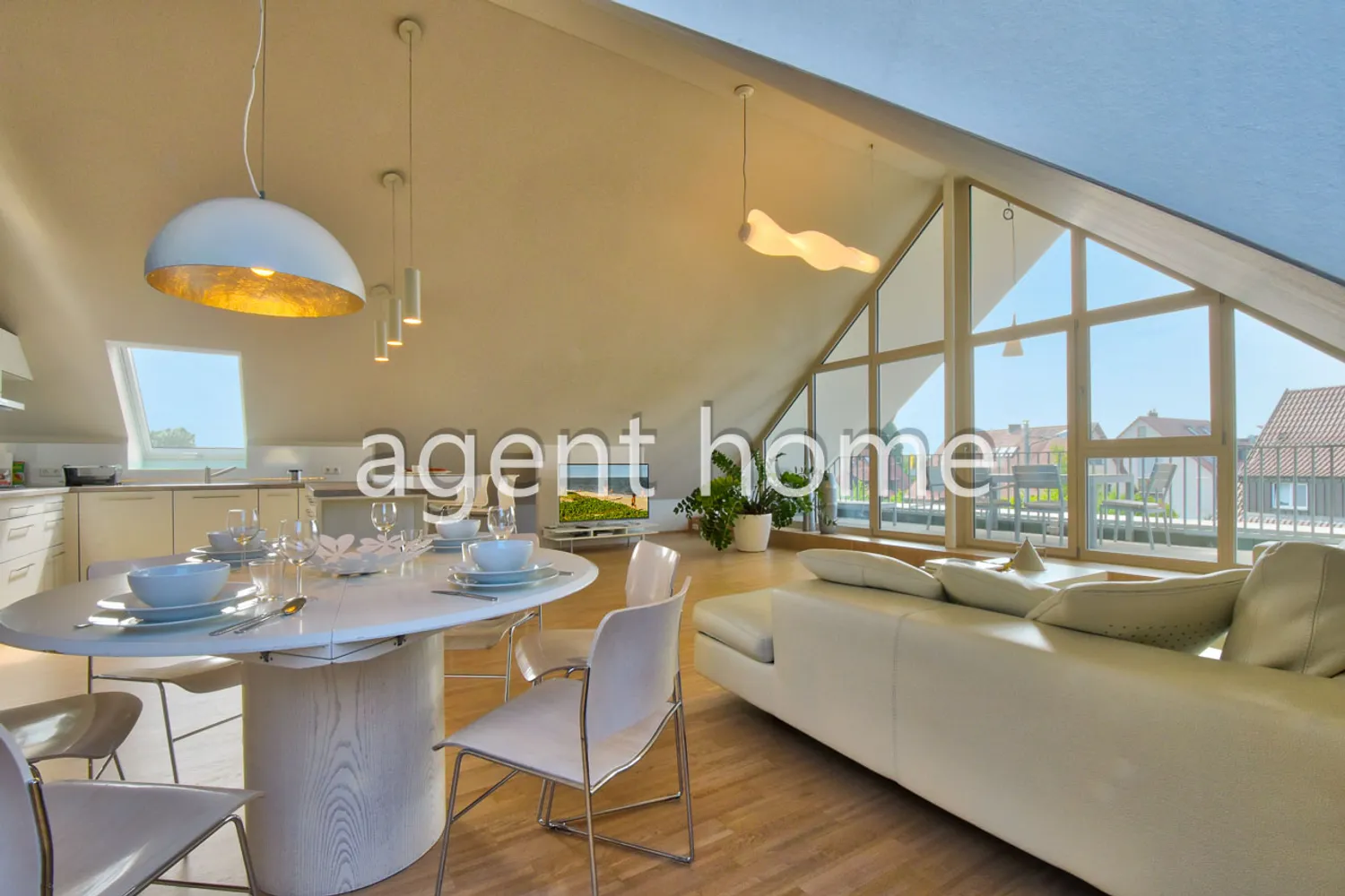 4 Zimmer Wohnung mit 140 m² in Stuttgart – Bild 1