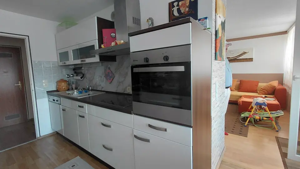 4 Zimmer Wohnung mit 95 m² in Würzburg – Bild 2