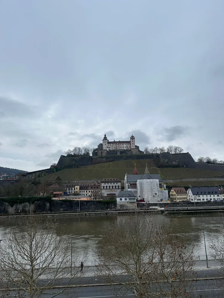 3 Zimmer Wohnung mit 94 m² in Würzburg – Bild 1