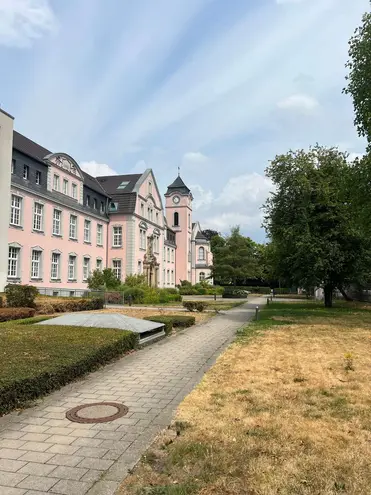 3 Zimmer Wohnung mit 135 m² in Neuss – Bild 1