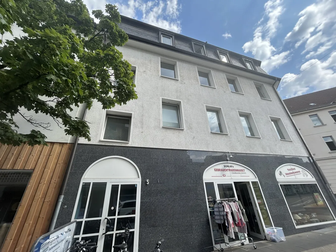 2 Zimmer Wohnung mit 90 m² in Leverkusen – Bild 1