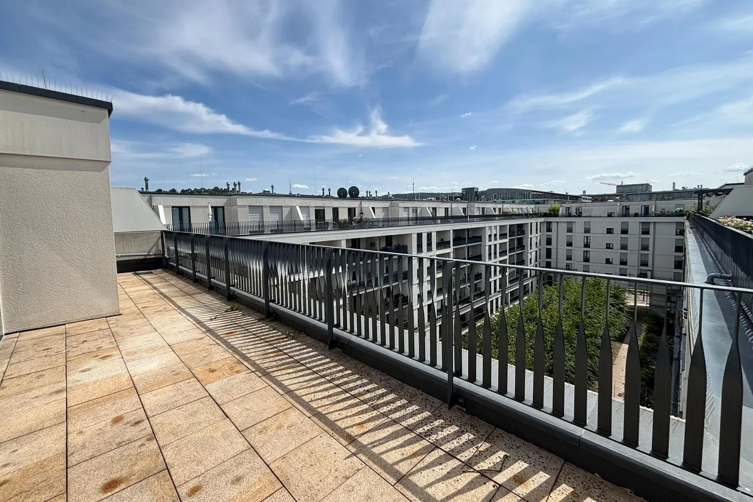 2 Zimmer Wohnung mit 77 m² in Stuttgart – Bild 2