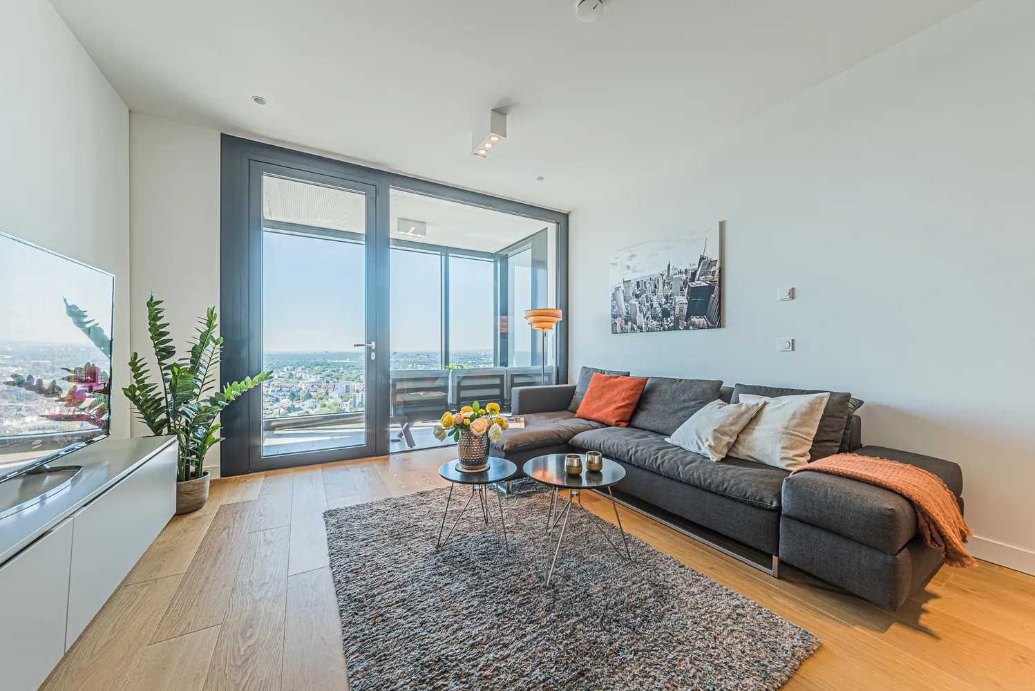 2 Zimmer Wohnung mit 65 m² in Frankfurt am Main – Bild 1
