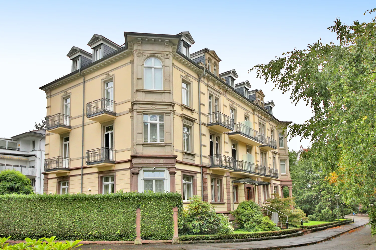 4 Zimmer Wohnung mit 150 m² in Baden-Baden – Bild 1