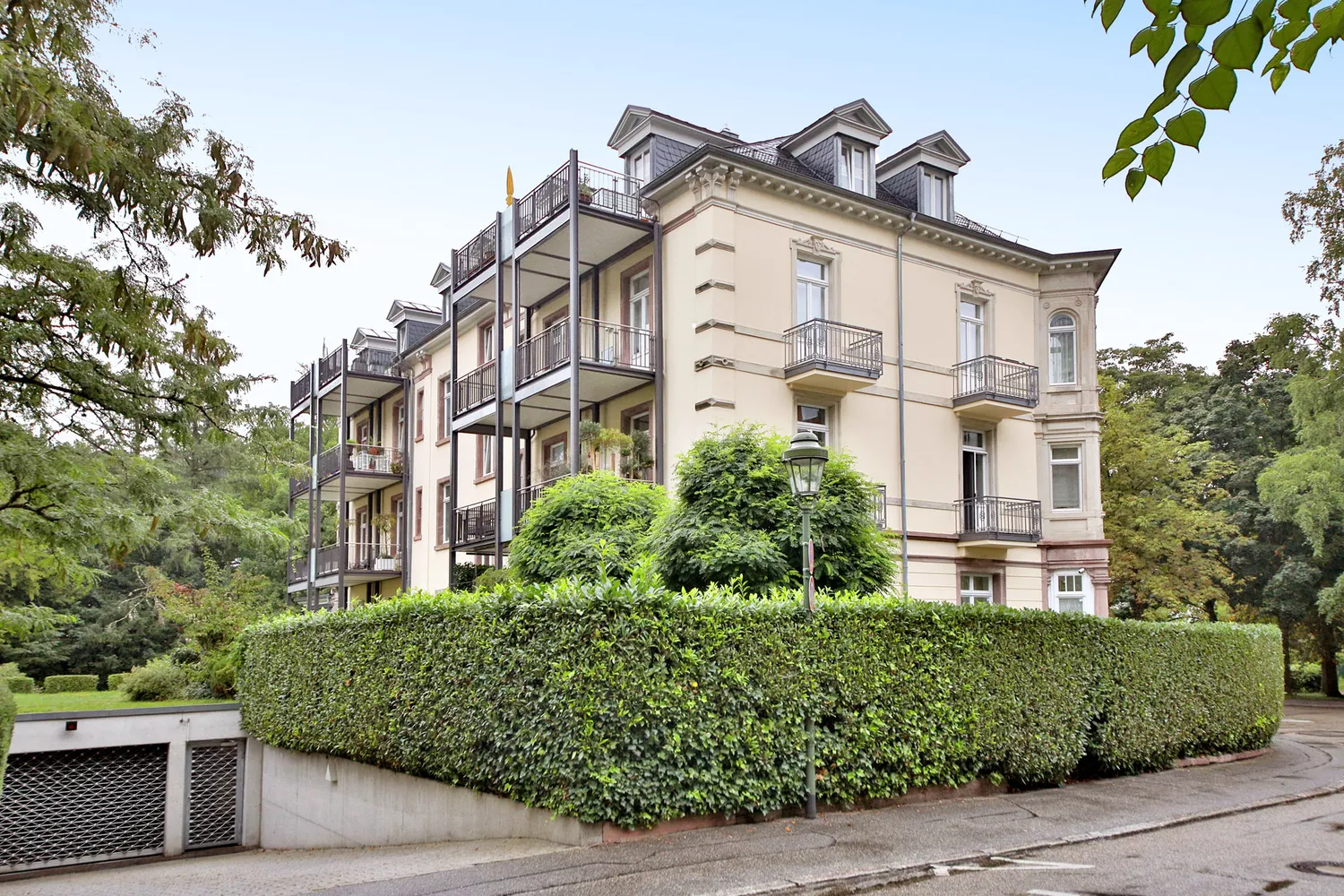 4 Zimmer Wohnung mit 150 m² in Baden-Baden – Bild 2