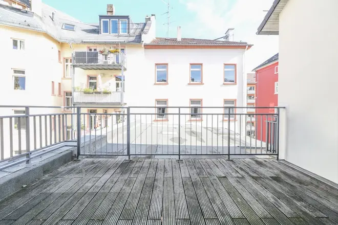 4 Zimmer Wohnung mit 157 m² in Frankfurt am Main – Bild 2