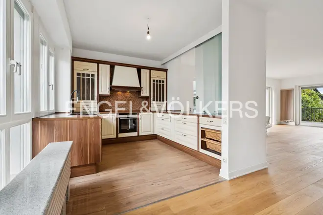 6 Zimmer Wohnung mit 230 m² in Frankfurt am Main – Bild 3