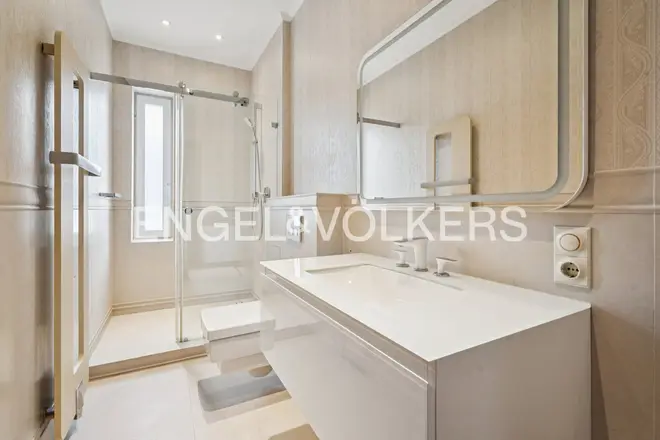 6 Zimmer Wohnung mit 230 m² in Frankfurt am Main – Bild 8