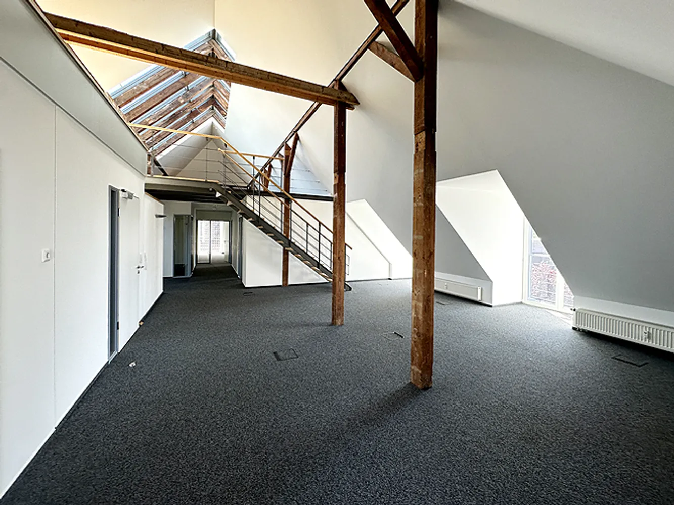 6 Zimmer Wohnung mit 267 m² in Hamburg – Bild 2