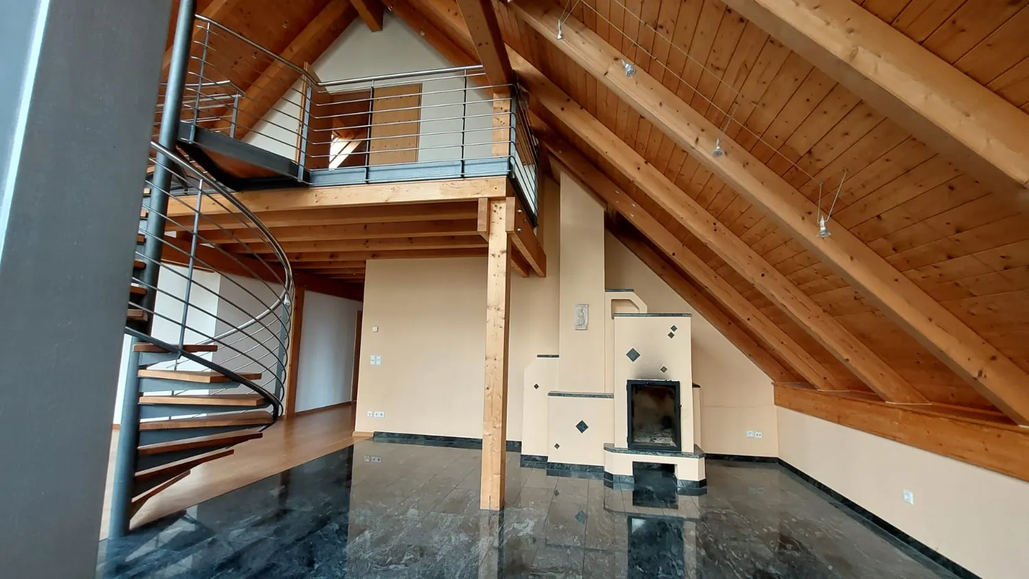 4 Zimmer Wohnung mit 180 m² in Leipzig – Bild 2