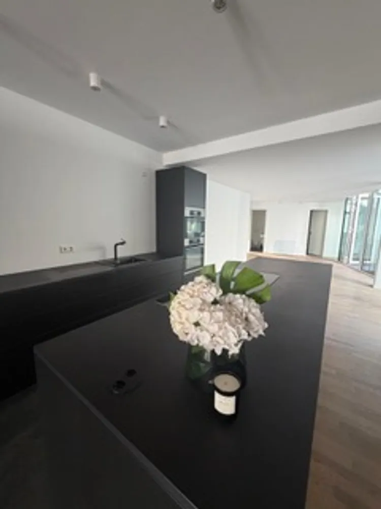 2 Zimmer Wohnung mit 103 m² in Karlsruhe – Bild 2