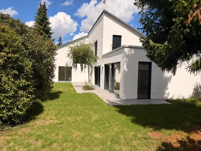 8 Zimmer Haus mit 220 m² in München – Bild 2
