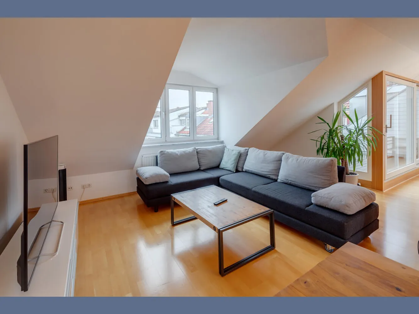 3 Zimmer Wohnung mit 102 m² in München – Bild 2