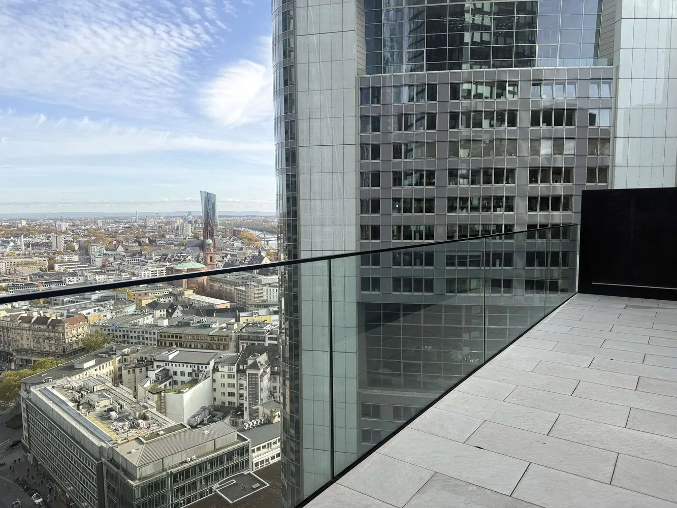 3 Zimmer Wohnung mit 109 m² in Frankfurt am Main – Bild 2