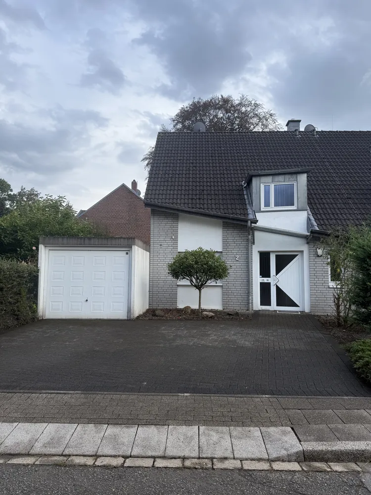 4 Zimmer Haus mit 120 m² in Krefeld – Bild 1