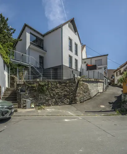 4 Zimmer Haus mit 164 m² in Wiesbaden – Bild 1