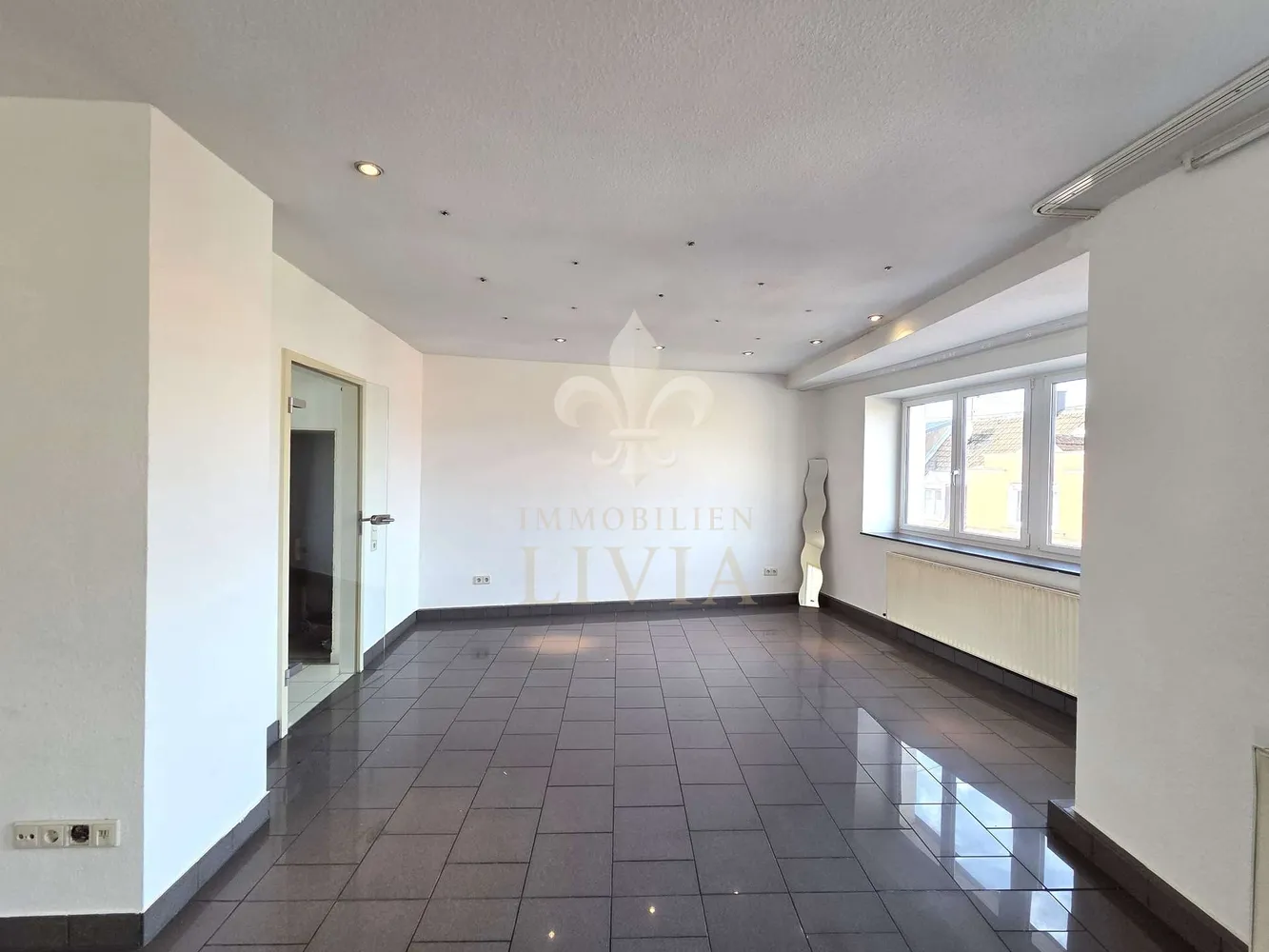 5 Zimmer Wohnung mit 227 m² in Saarbrücken – Bild 2