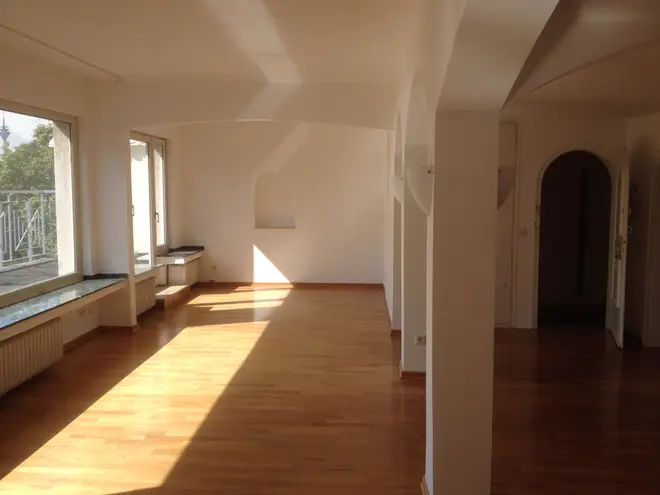 2 Zimmer Wohnung mit 118 m² in Düsseldorf – Bild 3