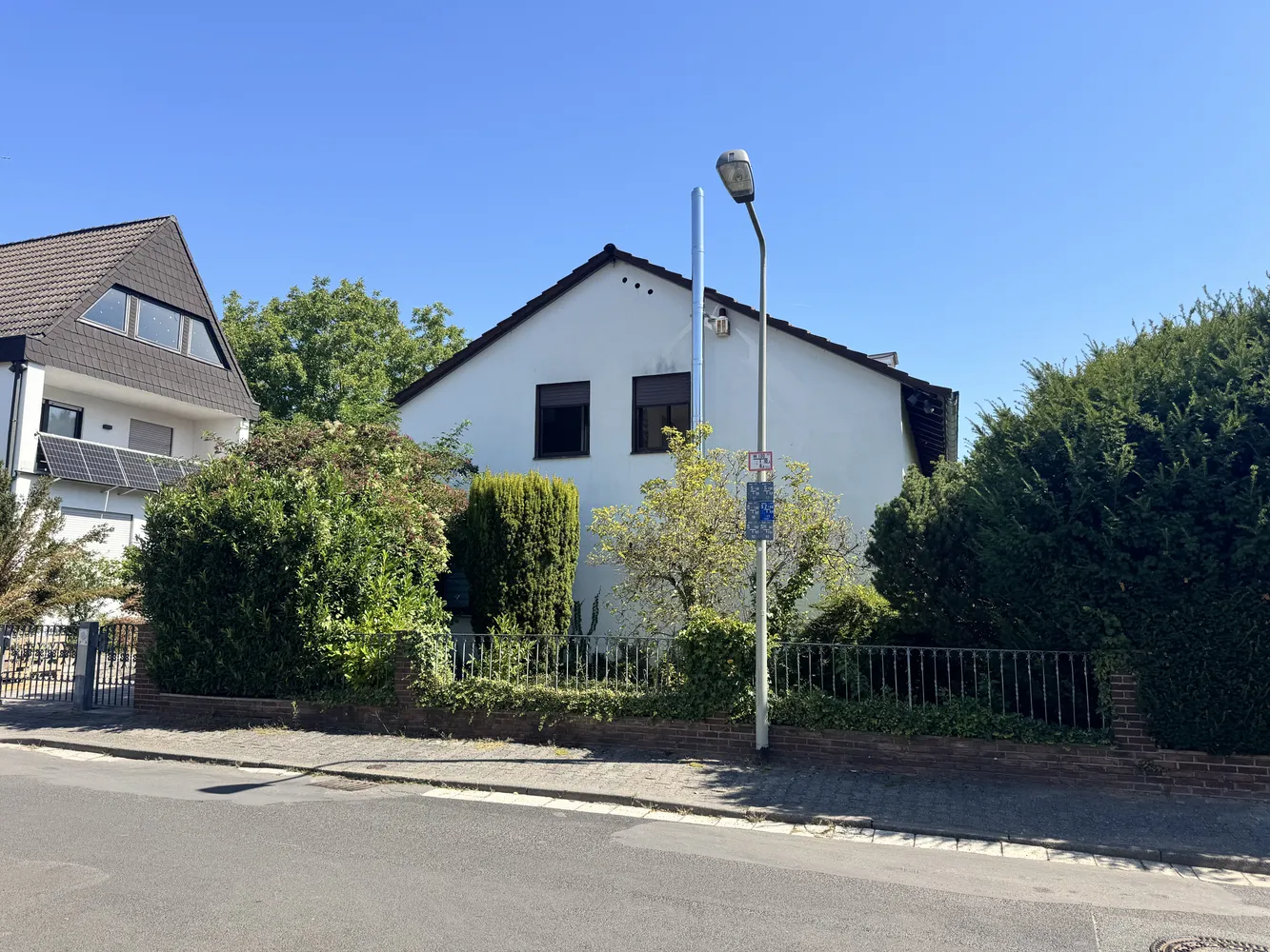 8 Zimmer Haus mit 200 m² in Frankfurt am Main – Bild 1