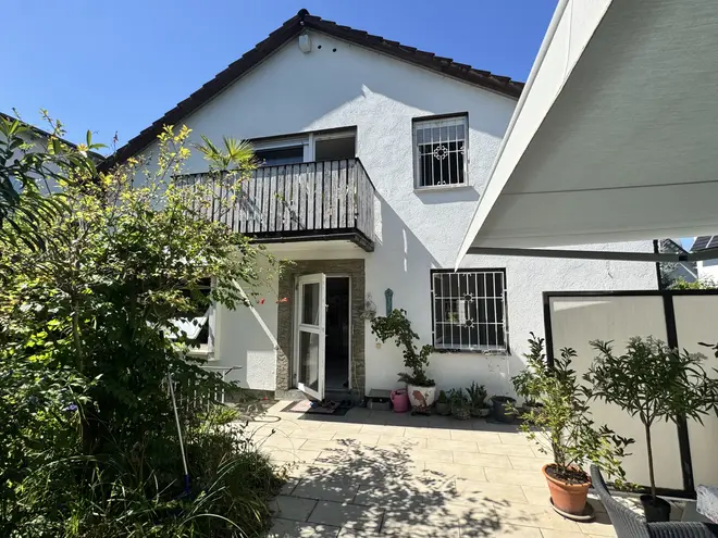 8 Zimmer Haus mit 200 m² in Frankfurt am Main – Bild 2