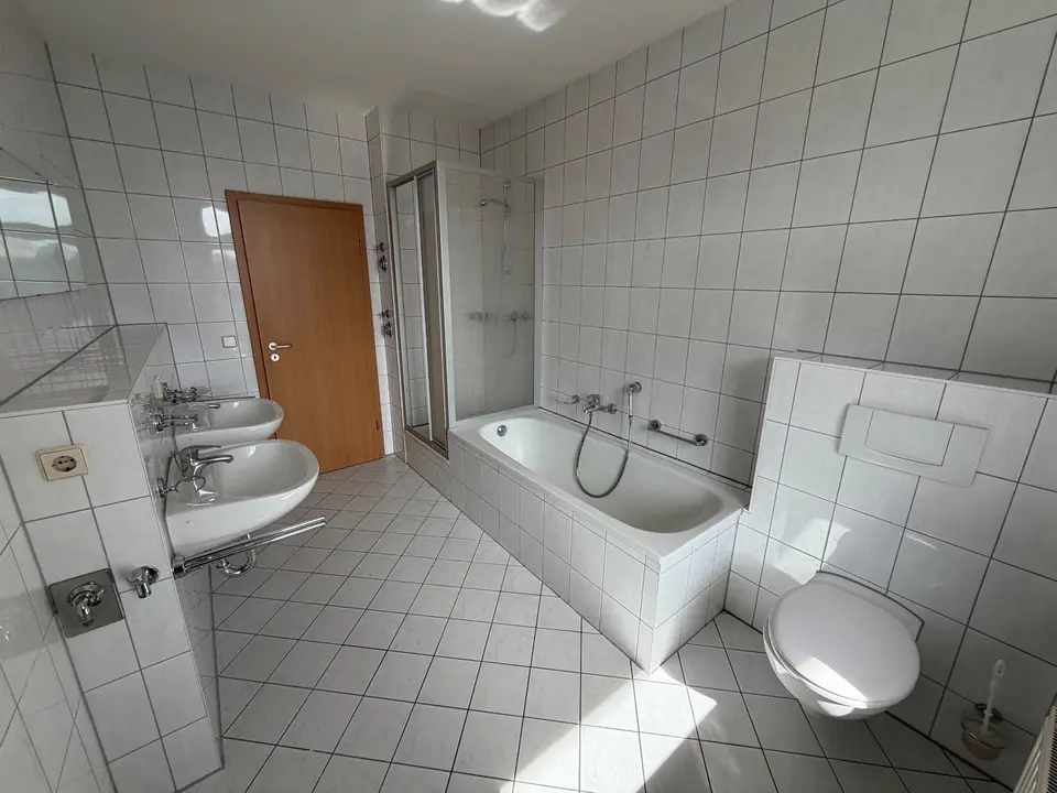 4 Zimmer Wohnung mit 98 m² in Plauen – Bild 8