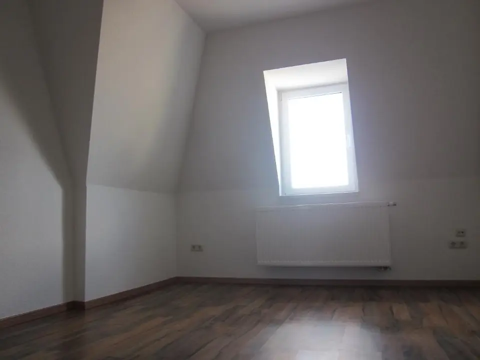 5 Zimmer Wohnung mit 100 m² in Plauen – Bild 2