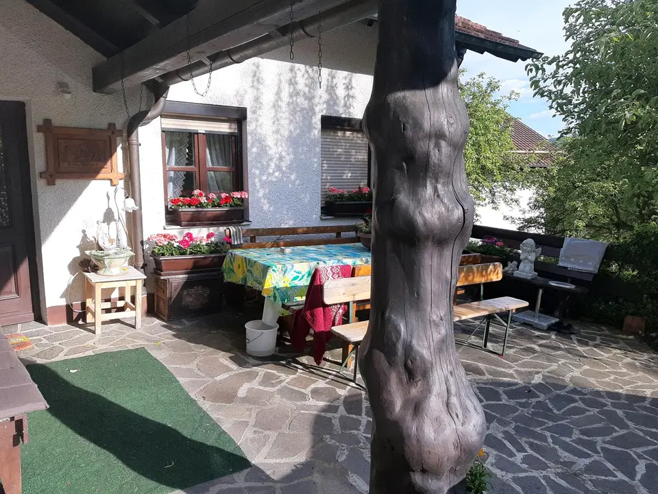 7 Zimmer Haus mit 100 m² in Cham – Bild 1