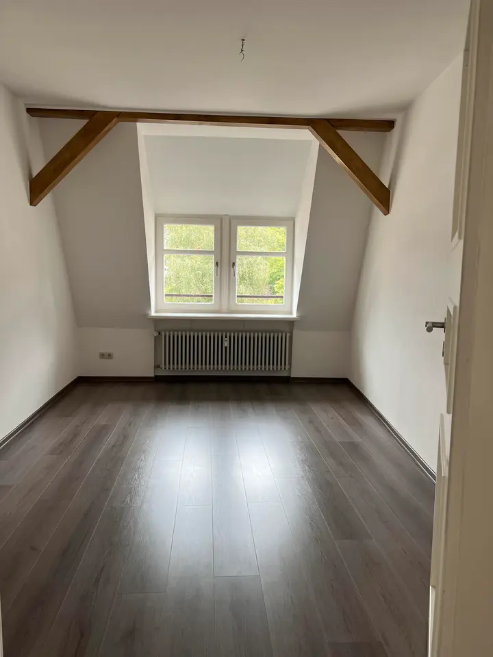3 Zimmer Wohnung mit 94 m² in Plauen – Bild 2