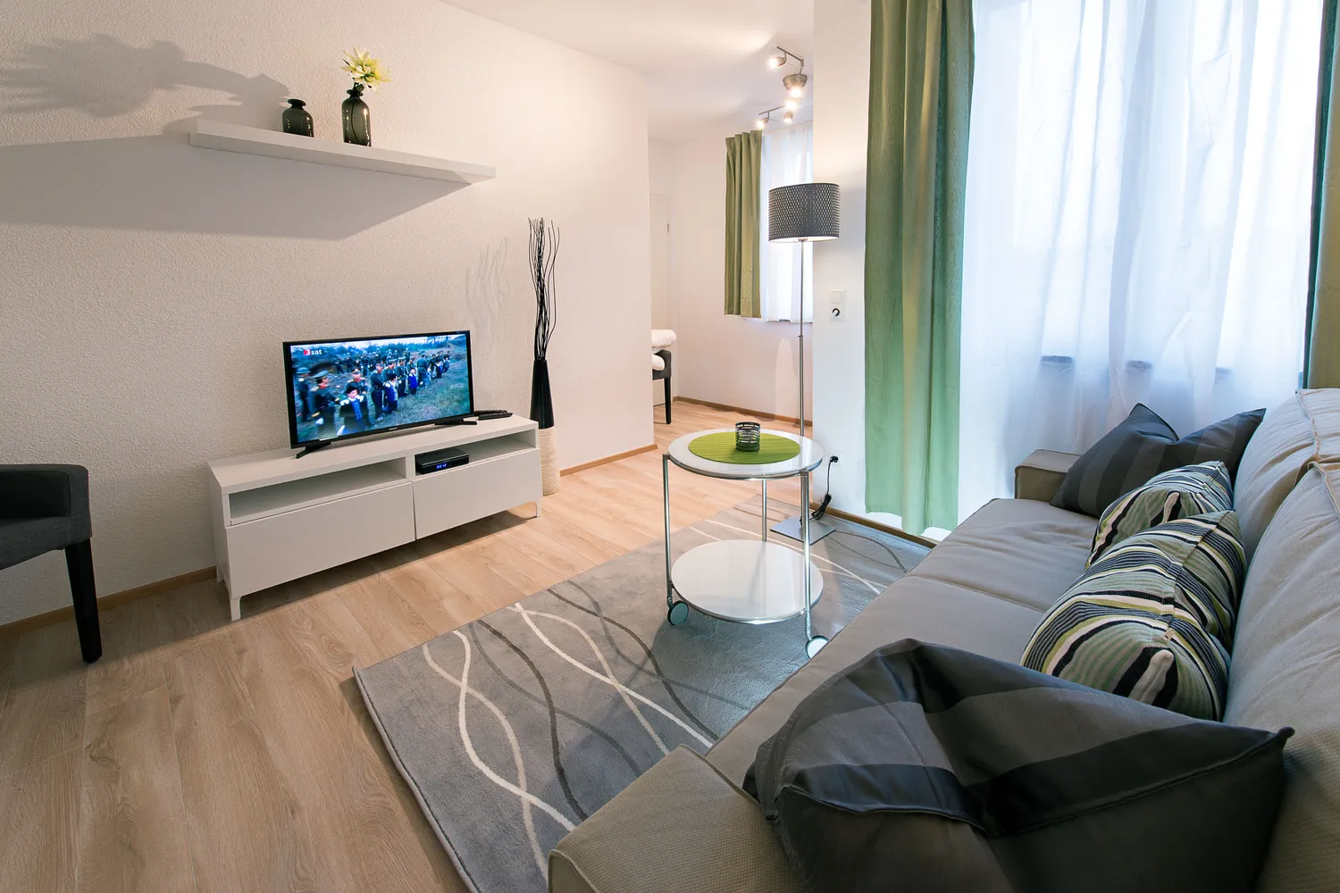 2 Zimmer Wohnung mit 42 m² in Friedrichshafen – Bild 2