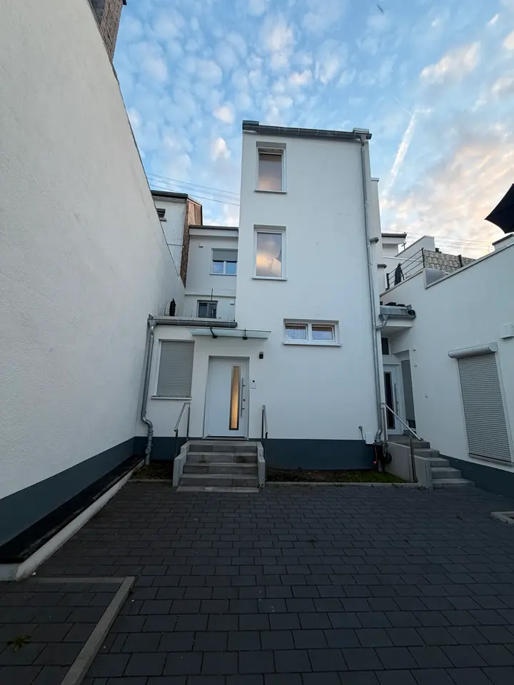 7 Zimmer Wohnung mit 138 m² in Ludwigshafen – Bild 1