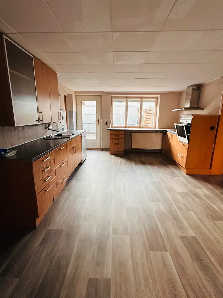 7 Zimmer Haus mit 300 m² in Weingarten – Bild 1
