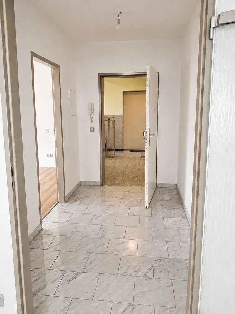 2 Zimmer Wohnung mit 69 m² in Saarbrücken – Bild 2