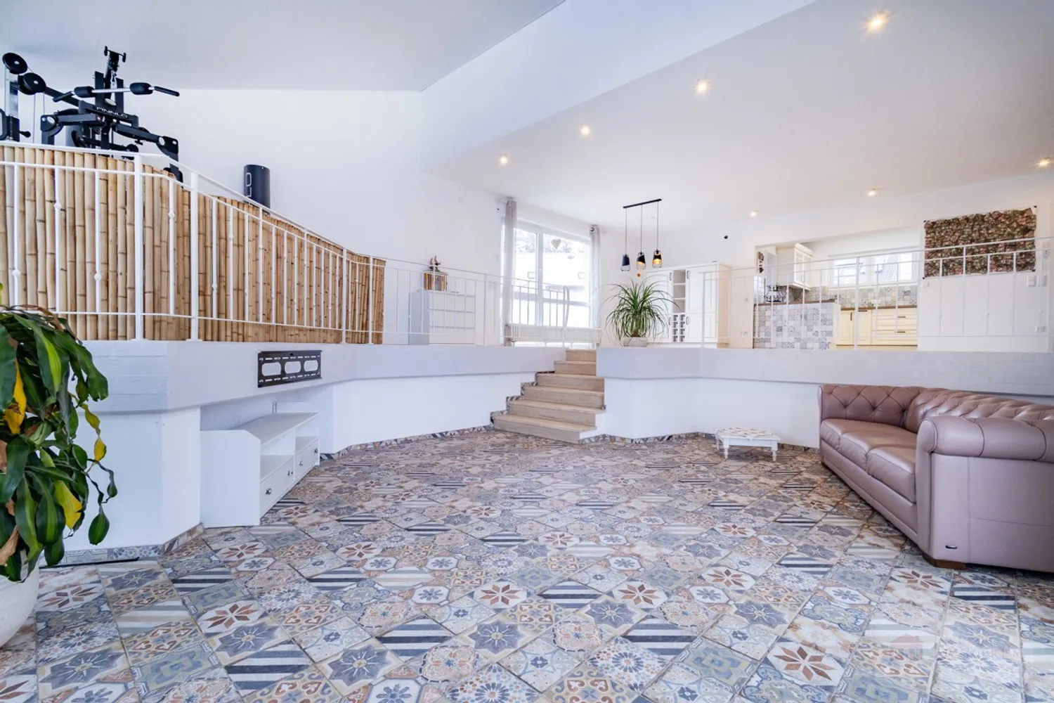 6 Zimmer Haus mit 300 m² in Freiburg im Breisgau – Bild 1