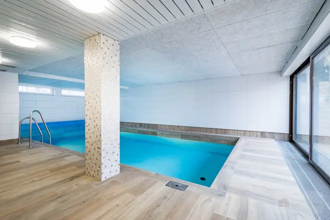 6 Zimmer Haus mit 300 m² in Freiburg im Breisgau – Bild 4