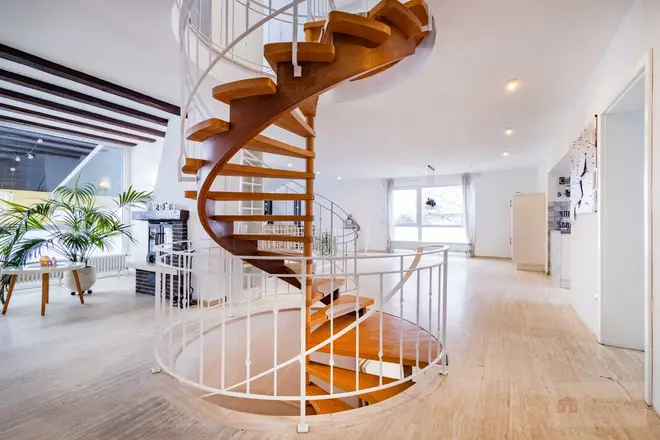 6 Zimmer Haus mit 300 m² in Freiburg im Breisgau – Bild 10