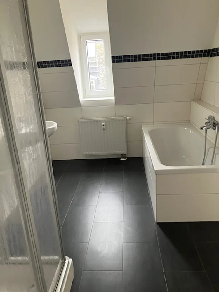4 Zimmer Wohnung mit 95 m² in Plauen – Bild 2
