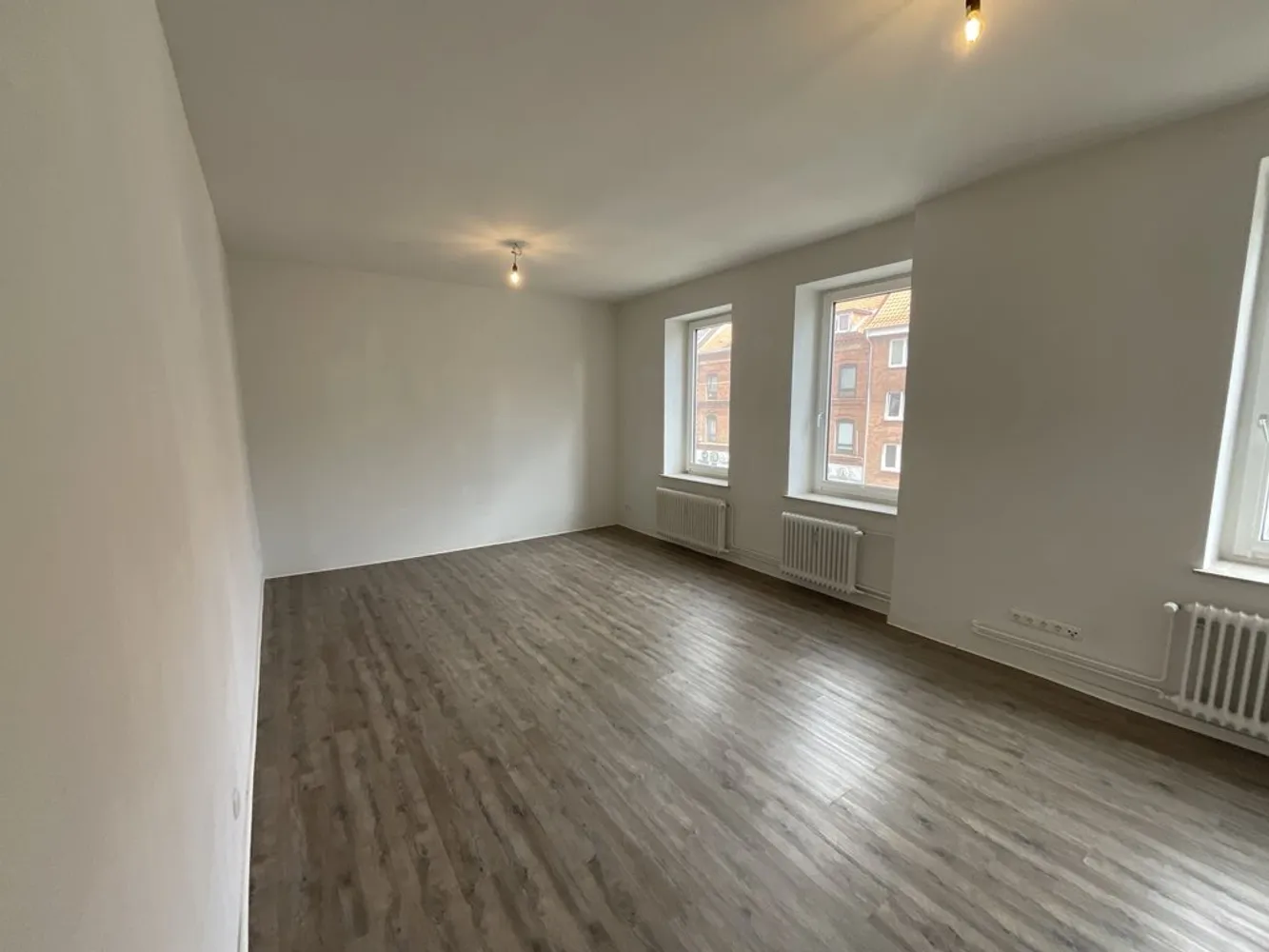 6 Zimmer Wohnung mit 165 m² in Kiel – Bild 1