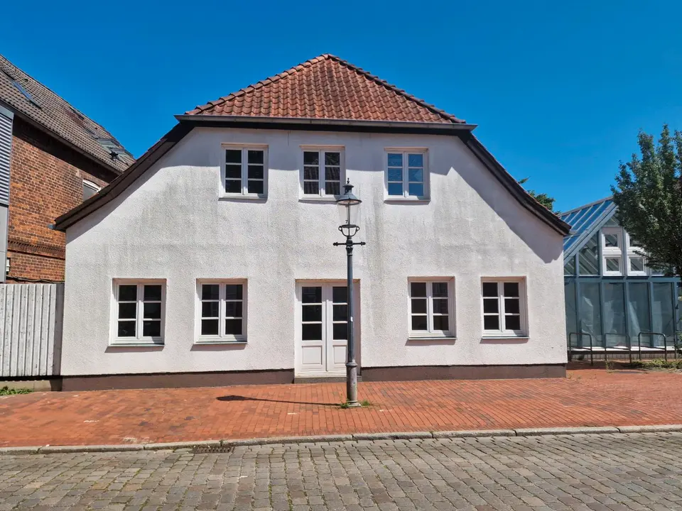 7 Zimmer Haus mit 290 m² in Neumünster – Bild 2